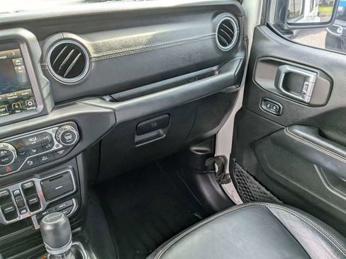 Used 2020 Jeep Gladiator Overland AWD/4WD image 17