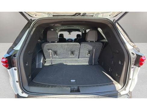 Used 2023 Chevrolet Traverse LT FWD image 11