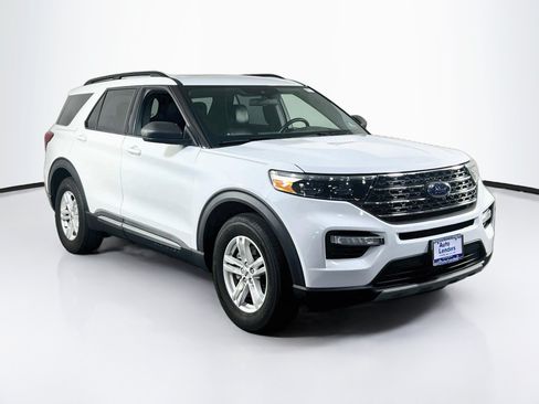 Used 2020 Ford Explorer XLT w/ Equipment Group 202A AWD/4WD image 3
