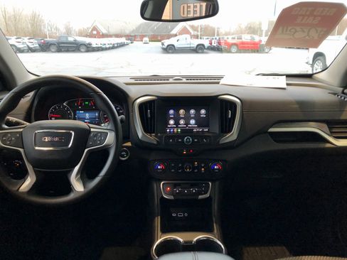 Used 2024 GMC Terrain SLE w/ Driver Convenience Package image 17