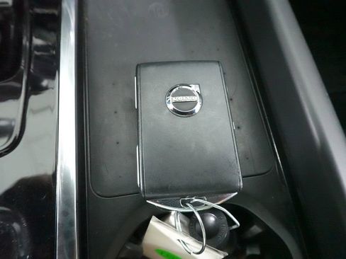 Used 2022 Volvo XC60 T8 Inscription w/ Advanced Package image 22