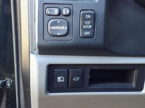 Used 2020 Toyota Sequoia Platinum image 19