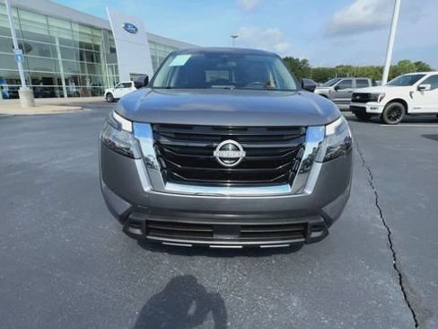Used 2024 Nissan Pathfinder SV FWD image 3
