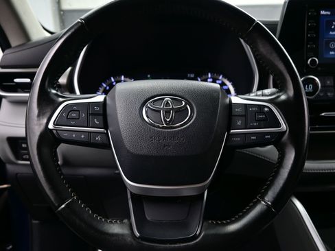 Used 2022 Toyota Highlander XLE AWD/4WD image 24