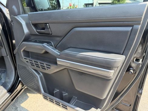 Used 2025 Toyota Tacoma SR5 AWD/4WD image 25