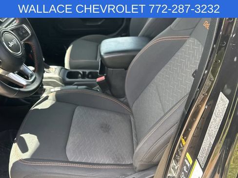 Used 2023 Jeep Gladiator Mojave AWD/4WD image 13