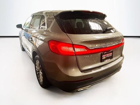 Used 2016 Lincoln MKX Select w/ Select Plus Package AWD/4WD image 8