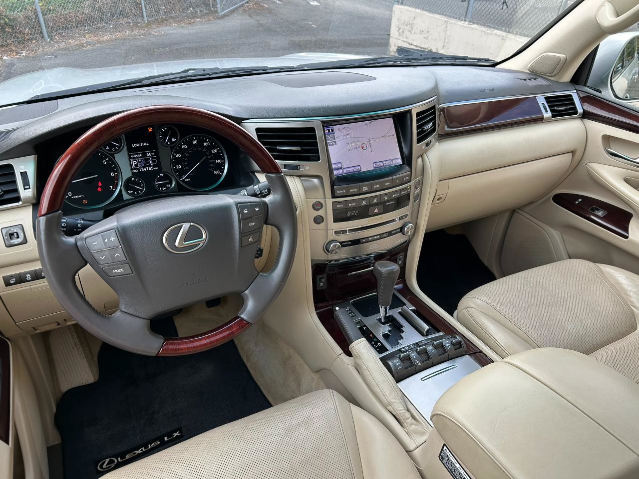 Used 2013 Lexus LX 570 4WD w/ Luxury Pkg image 16