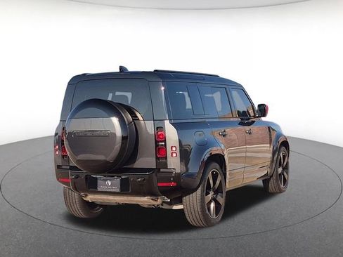 Used 2025 Land Rover Defender 110 X-Dynamic SE AWD/4WD image 5