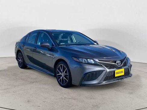 Used 2021 Toyota Camry SE image 7