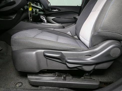 Used 2025 Chevrolet Trax LS w/ LS Convenience Package FWD image 34