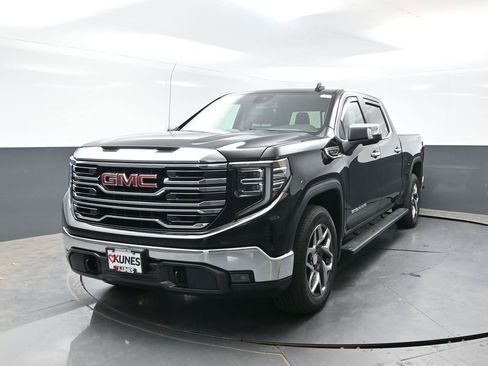 Used 2022 GMC Sierra 1500 SLT w/ SLT Convenience Package AWD/4WD image 8
