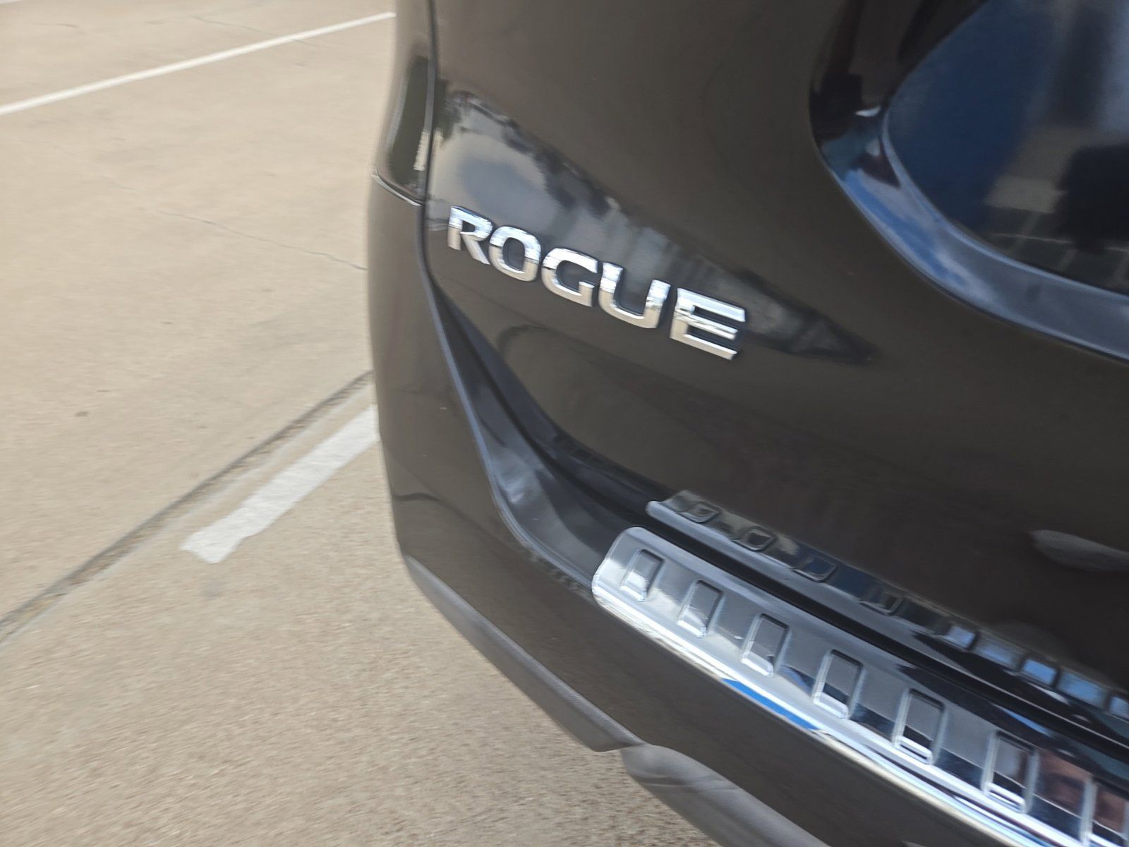 Used 2016 Nissan Rogue SV FWD image 6