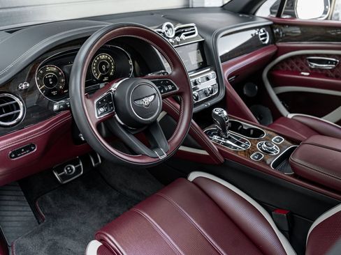 Certified 2024 Bentley Bentayga AWD/4WD image 29