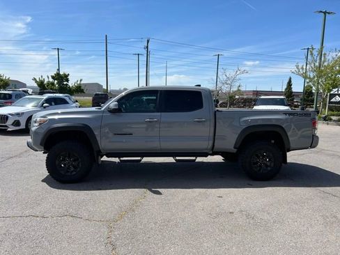 Used 2020 Toyota Tacoma TRD Off-Road w/ TRD Premium Off Road Package AWD/4WD image 4