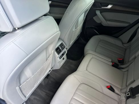 Used 2023 Audi Q5 2.0T Premium w/ Convenience Package image 4