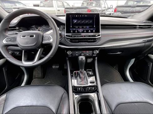 Used 2025 Jeep Compass Trailhawk AWD/4WD image 15