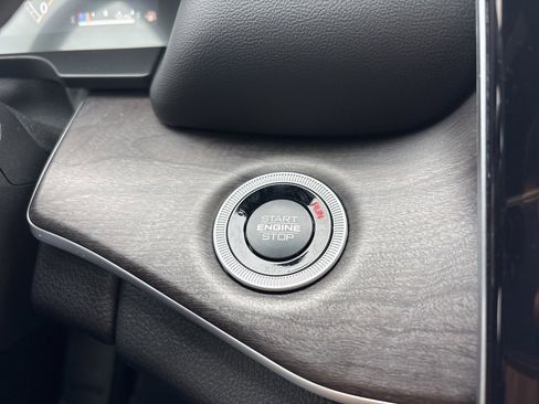 New 2025 Jeep Grand Cherokee L Limited w/ Luxury Tech Group II image 12