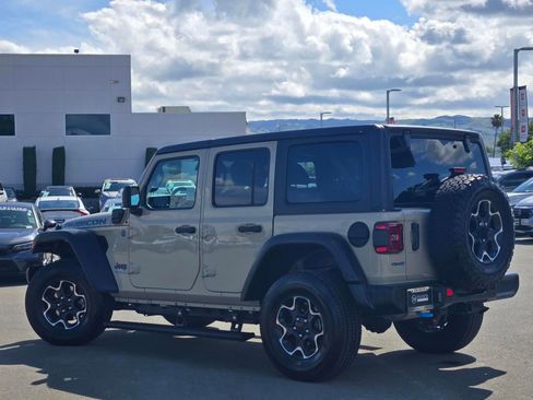 Used 2022 Jeep Wrangler Unlimited Rubicon 4xe w/ Cold Weather Group AWD/4WD image 5