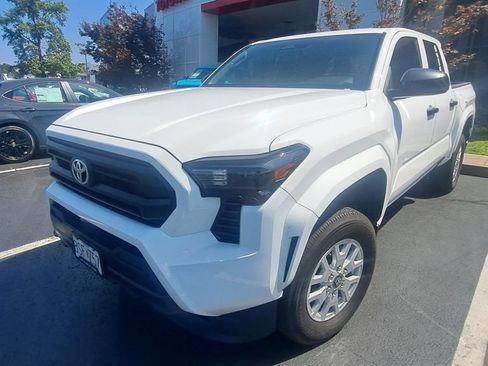 Certified 2024 Toyota Tacoma SR AWD/4WD image 5