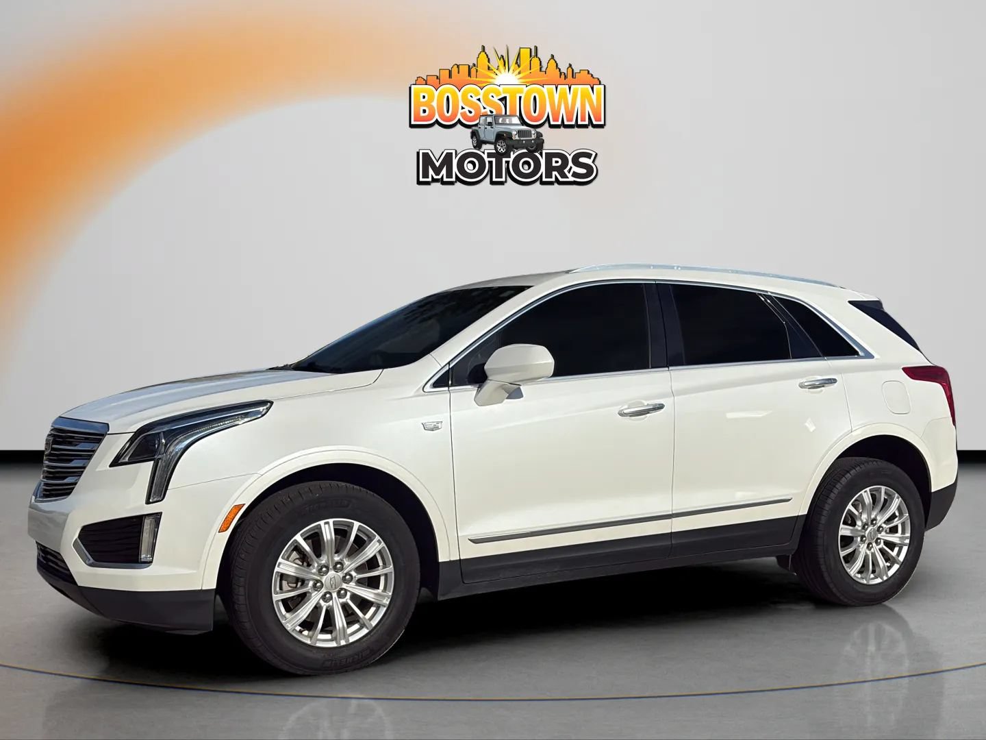 Used 2018 Cadillac XT5 FWD image 2