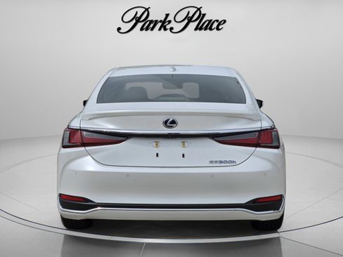 Used 2019 Lexus ES 300h w/ Accessory Package 2 FWD image 4