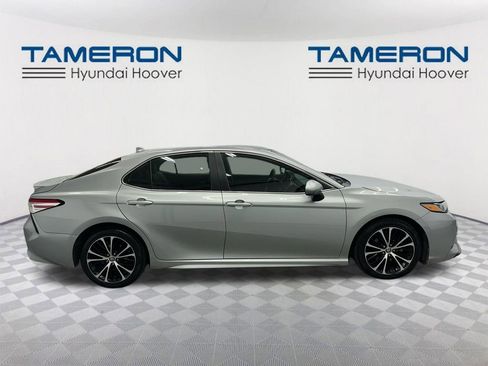 Used 2020 Toyota Camry SE image 6