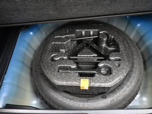 Certified 2023 Hyundai Venue SEL w/ Cargo Package FWD image 23