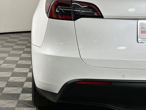 Used 2020 Tesla Model Y Long Range image 17
