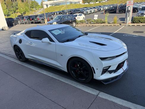 Used 2018 Chevrolet Camaro SS RWD image 6