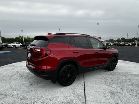 Used 2022 GMC Terrain SLE w/ Driver Convenience Package FWD image 7