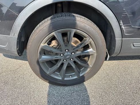 Used 2019 Ford Explorer XLT w/ Equipment Group 202A FWD image 5