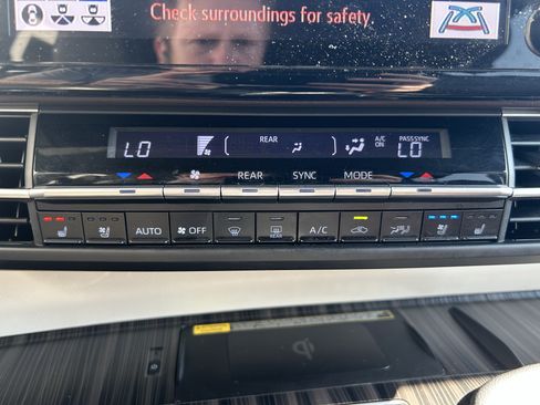 Used 2021 Toyota Sienna Platinum AWD/4WD image 34