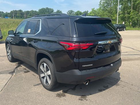 Used 2023 Chevrolet Traverse LT w/ LT Premium Package FWD image 3