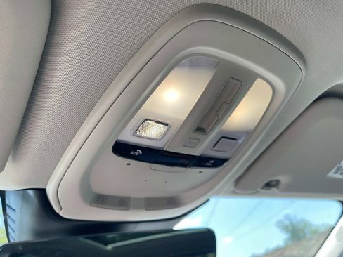 Used 2022 Volvo XC60 B5 Momentum image 22