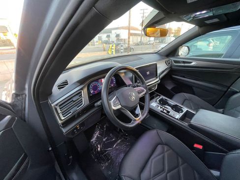 Used 2025 Volkswagen Atlas Cross Sport SE AWD/4WD image 36