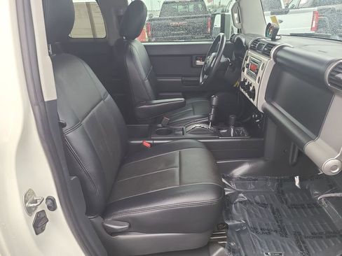 Used 2012 Toyota FJ Cruiser 4WD image 39