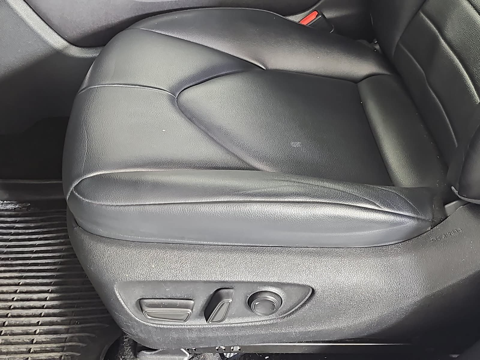 Used 2022 Toyota Highlander XLE FWD image 28