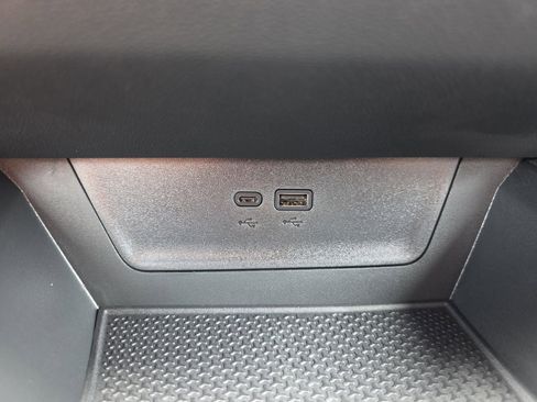 New 2026 Chevrolet Equinox LT w/ Convenience Package II FWD image 24