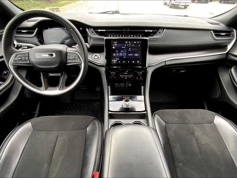 Used 2023 Jeep Grand Cherokee L Laredo image 13