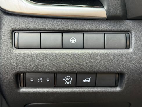 Used 2024 Nissan Rogue SL w/ SL Premium Package FWD image 18