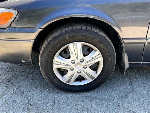 Used 2000 Toyota Camry LE w/ Value Pkg 4 FWD image 8