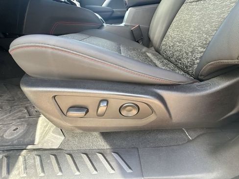 Used 2024 Chevrolet Colorado Z71 w/ Z71 Convenience Package 2 image 12