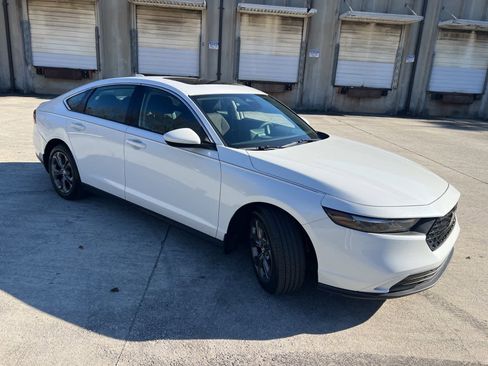 Used 2023 Honda Accord EX image 12