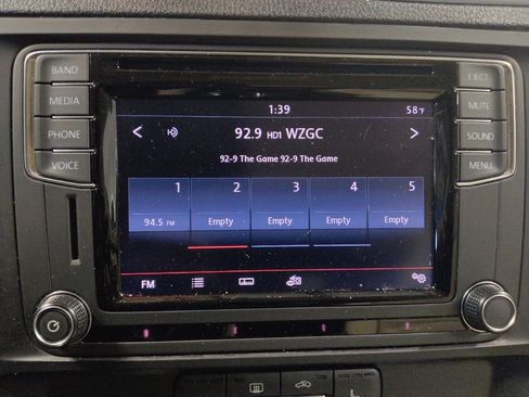 Used 2017 Volkswagen Jetta SE image 25