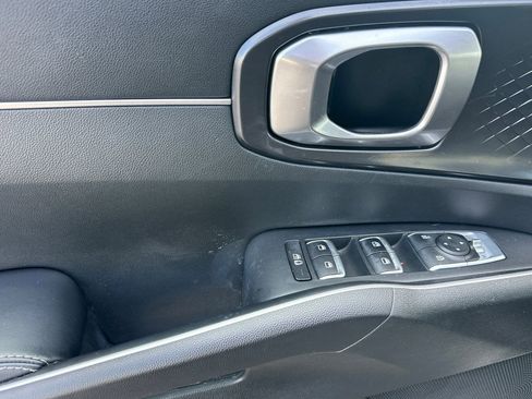 Used 2021 Kia Sorento S image 12