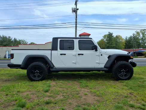 Used 2023 Jeep Gladiator Mojave w/ Cold Weather Group AWD/4WD image 4
