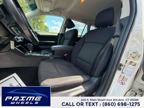 Used 2017 Subaru Outback 2.5i Premium AWD/4WD image 10