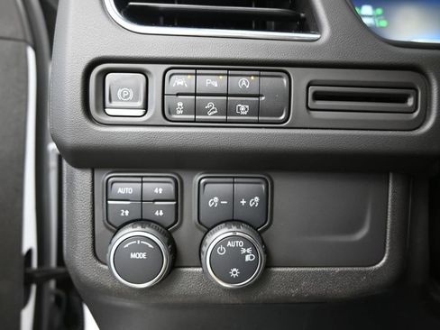 Used 2023 Chevrolet Tahoe Z71 w/ Luxury Package AWD/4WD image 35