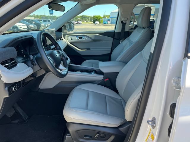 Used 2025 Ford Explorer Active w/ Active Comfort Package AWD/4WD image 3
